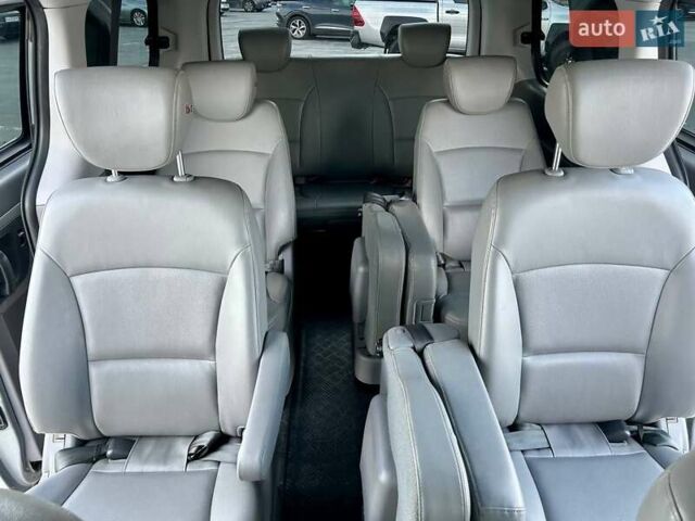 Сірий Хендай Гранд Старекс, об'ємом двигуна 2.5 л та пробігом 161 тис. км за 21900 $, фото 103 на Automoto.ua