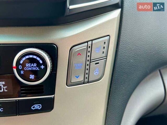 Сірий Хендай Гранд Старекс, об'ємом двигуна 2.5 л та пробігом 161 тис. км за 21900 $, фото 53 на Automoto.ua