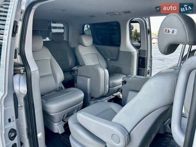 Сірий Хендай Гранд Старекс, об'ємом двигуна 2.5 л та пробігом 161 тис. км за 21900 $, фото 111 на Automoto.ua