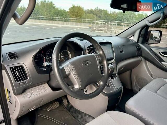 Сірий Хендай Гранд Старекс, об'ємом двигуна 2.5 л та пробігом 161 тис. км за 21900 $, фото 24 на Automoto.ua