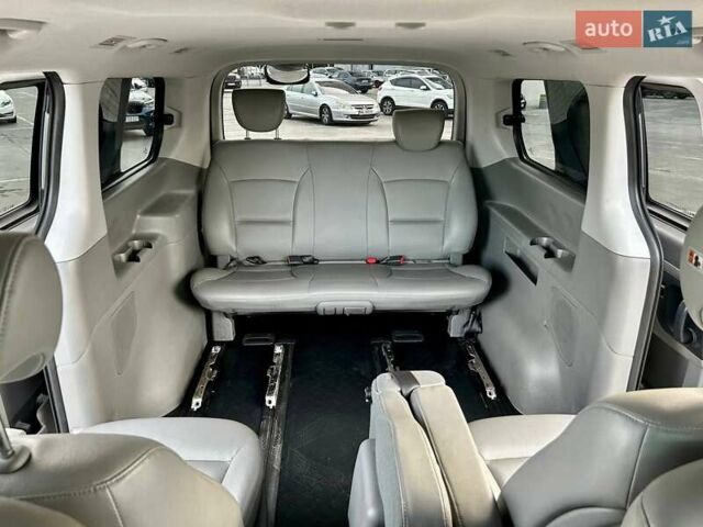 Сірий Хендай Гранд Старекс, об'ємом двигуна 2.5 л та пробігом 161 тис. км за 21900 $, фото 43 на Automoto.ua