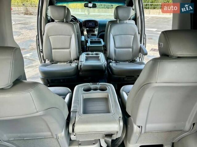 Сірий Хендай Гранд Старекс, об'ємом двигуна 2.5 л та пробігом 161 тис. км за 21900 $, фото 92 на Automoto.ua