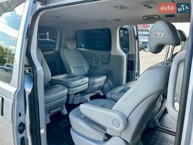 Сірий Хендай Гранд Старекс, об'ємом двигуна 2.5 л та пробігом 161 тис. км за 21900 $, фото 76 на Automoto.ua