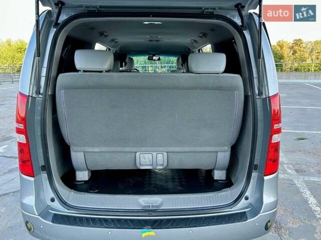 Сірий Хендай Гранд Старекс, об'ємом двигуна 2.5 л та пробігом 161 тис. км за 21900 $, фото 105 на Automoto.ua