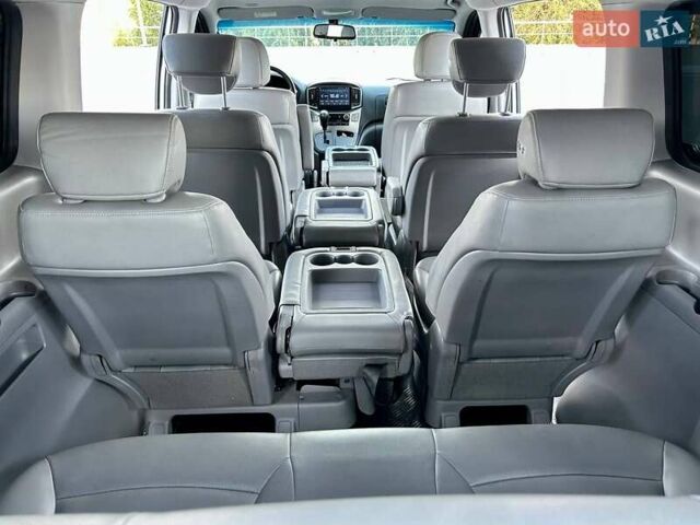 Сірий Хендай Гранд Старекс, об'ємом двигуна 2.5 л та пробігом 161 тис. км за 21900 $, фото 114 на Automoto.ua