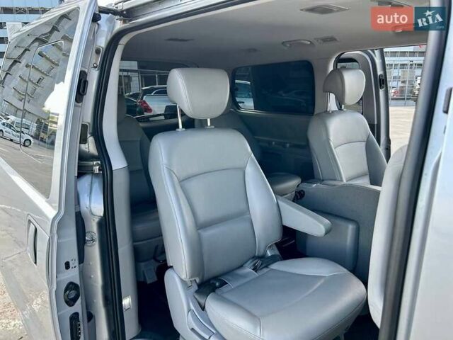 Сірий Хендай Гранд Старекс, об'ємом двигуна 2.5 л та пробігом 161 тис. км за 21900 $, фото 81 на Automoto.ua