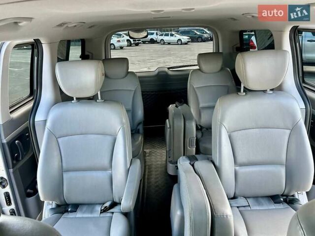 Сірий Хендай Гранд Старекс, об'ємом двигуна 2.5 л та пробігом 161 тис. км за 21900 $, фото 91 на Automoto.ua