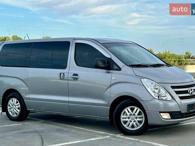 Сірий Хендай Гранд Старекс, об'ємом двигуна 2.5 л та пробігом 161 тис. км за 21900 $, фото 4 на Automoto.ua