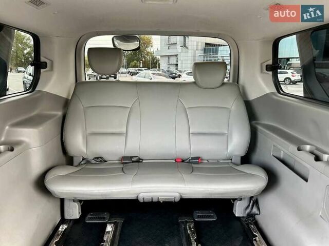 Сірий Хендай Гранд Старекс, об'ємом двигуна 2.5 л та пробігом 161 тис. км за 21900 $, фото 51 на Automoto.ua