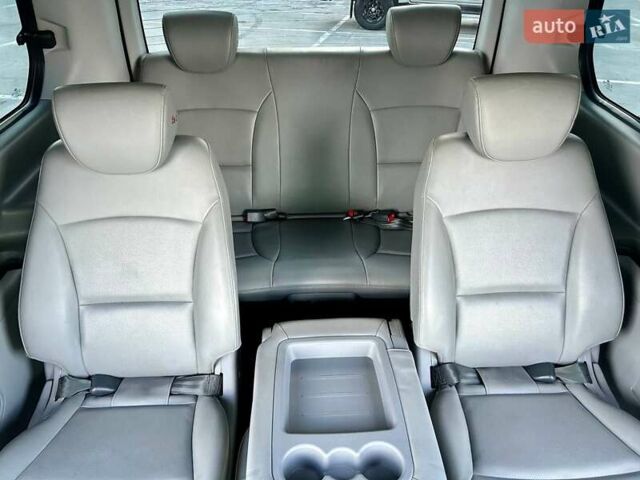 Сірий Хендай Гранд Старекс, об'ємом двигуна 2.5 л та пробігом 161 тис. км за 21900 $, фото 106 на Automoto.ua