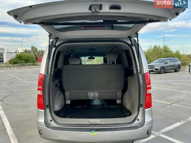 Сірий Хендай Гранд Старекс, об'ємом двигуна 2.5 л та пробігом 161 тис. км за 21900 $, фото 60 на Automoto.ua