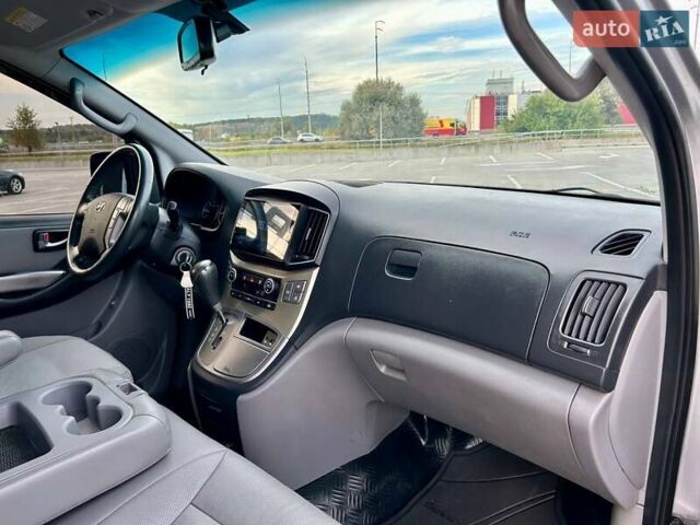 Сірий Хендай Гранд Старекс, об'ємом двигуна 2.5 л та пробігом 161 тис. км за 21900 $, фото 37 на Automoto.ua