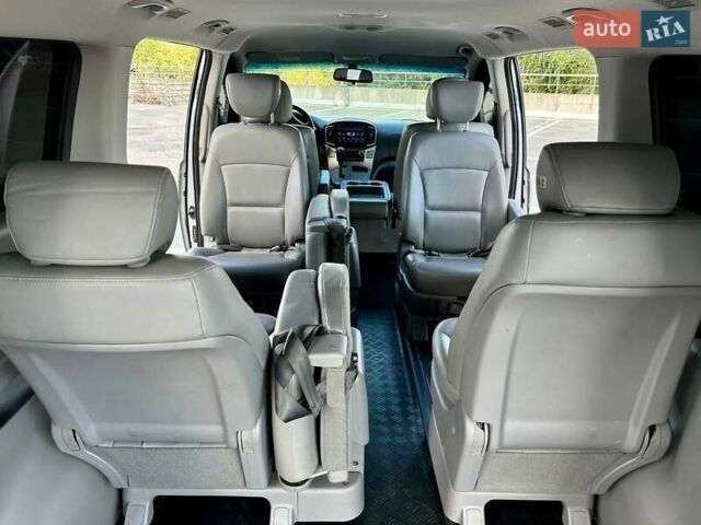 Сірий Хендай Гранд Старекс, об'ємом двигуна 2.5 л та пробігом 161 тис. км за 21900 $, фото 90 на Automoto.ua