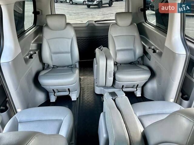 Сірий Хендай Гранд Старекс, об'ємом двигуна 2.5 л та пробігом 161 тис. км за 21900 $, фото 65 на Automoto.ua