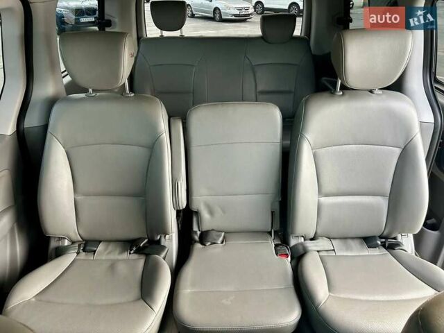 Сірий Хендай Гранд Старекс, об'ємом двигуна 2.5 л та пробігом 161 тис. км за 21900 $, фото 41 на Automoto.ua