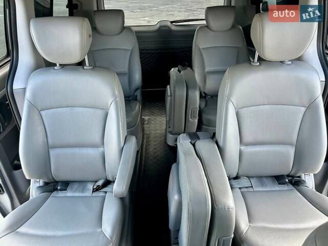 Сірий Хендай Гранд Старекс, об'ємом двигуна 2.5 л та пробігом 161 тис. км за 21900 $, фото 88 на Automoto.ua