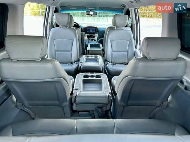 Сірий Хендай Гранд Старекс, об'ємом двигуна 2.5 л та пробігом 161 тис. км за 21900 $, фото 118 на Automoto.ua