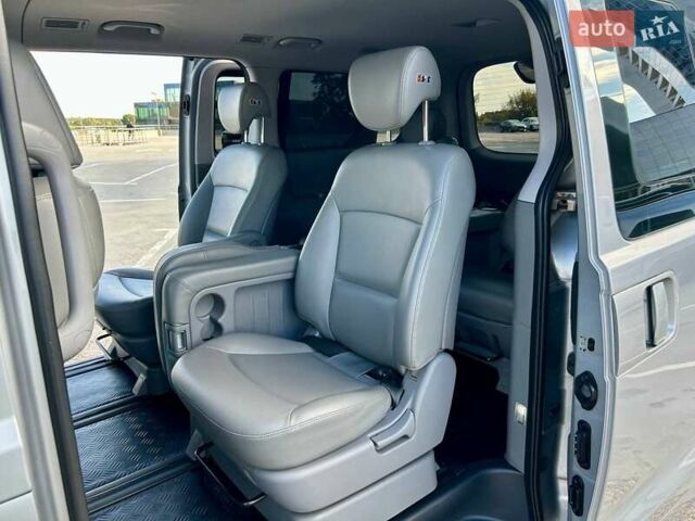 Сірий Хендай Гранд Старекс, об'ємом двигуна 2.5 л та пробігом 161 тис. км за 21900 $, фото 85 на Automoto.ua