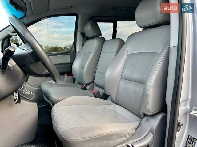 Сірий Хендай Гранд Старекс, об'ємом двигуна 2.5 л та пробігом 161 тис. км за 21900 $, фото 34 на Automoto.ua