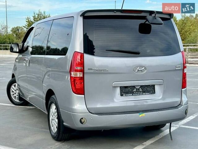 Сірий Хендай Гранд Старекс, об'ємом двигуна 2.5 л та пробігом 161 тис. км за 21900 $, фото 10 на Automoto.ua