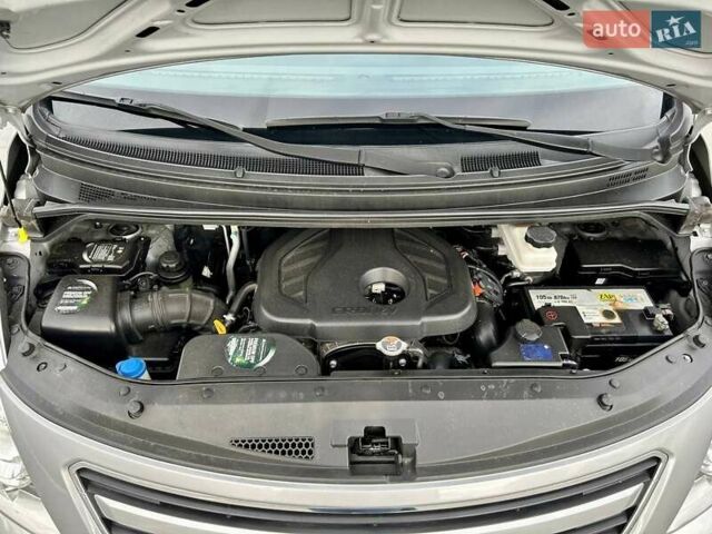 Сірий Хендай Гранд Старекс, об'ємом двигуна 2.5 л та пробігом 161 тис. км за 21900 $, фото 14 на Automoto.ua