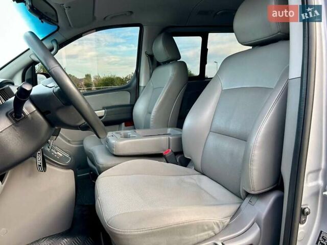 Сірий Хендай Гранд Старекс, об'ємом двигуна 2.5 л та пробігом 161 тис. км за 21900 $, фото 23 на Automoto.ua