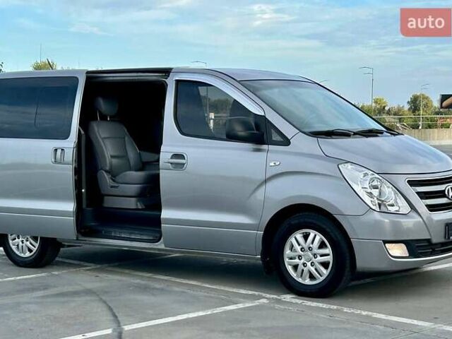 Сірий Хендай Гранд Старекс, об'ємом двигуна 2.5 л та пробігом 161 тис. км за 21900 $, фото 13 на Automoto.ua