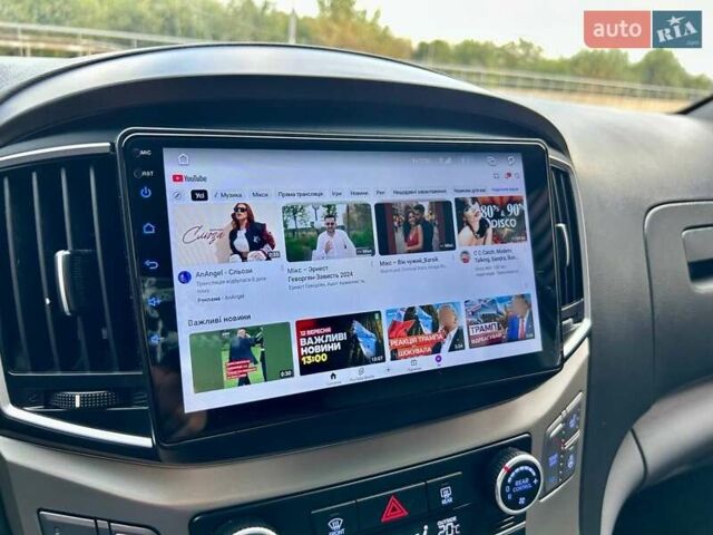 Сірий Хендай Гранд Старекс, об'ємом двигуна 2.5 л та пробігом 161 тис. км за 21900 $, фото 70 на Automoto.ua