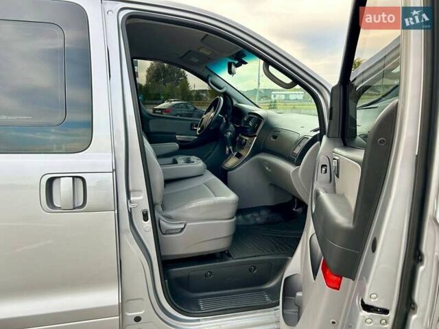 Сірий Хендай Гранд Старекс, об'ємом двигуна 2.5 л та пробігом 161 тис. км за 21900 $, фото 21 на Automoto.ua