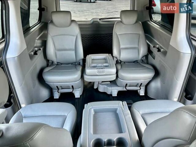 Сірий Хендай Гранд Старекс, об'ємом двигуна 2.5 л та пробігом 161 тис. км за 21900 $, фото 74 на Automoto.ua