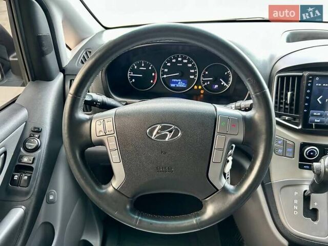 Сірий Хендай Гранд Старекс, об'ємом двигуна 2.5 л та пробігом 161 тис. км за 21900 $, фото 56 на Automoto.ua