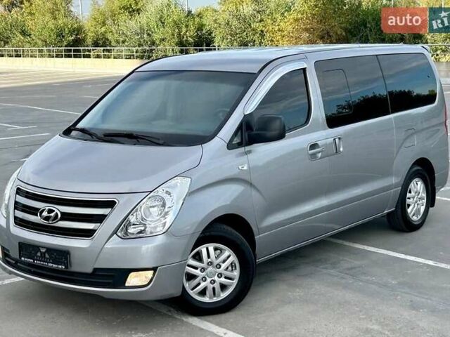 Сірий Хендай Гранд Старекс, об'ємом двигуна 2.5 л та пробігом 161 тис. км за 21900 $, фото 2 на Automoto.ua