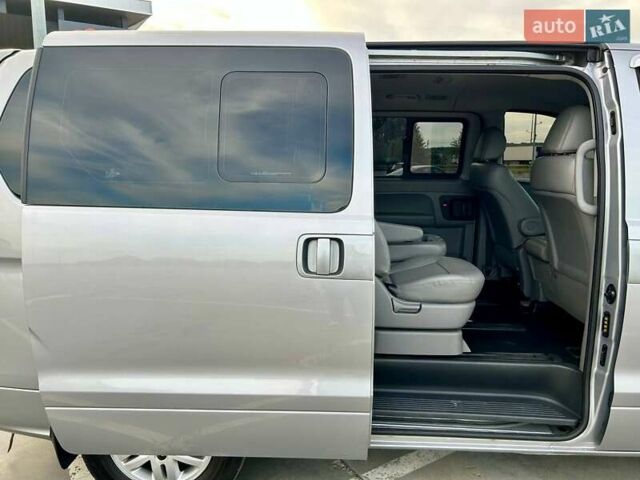 Сірий Хендай Гранд Старекс, об'ємом двигуна 2.5 л та пробігом 161 тис. км за 21900 $, фото 40 на Automoto.ua