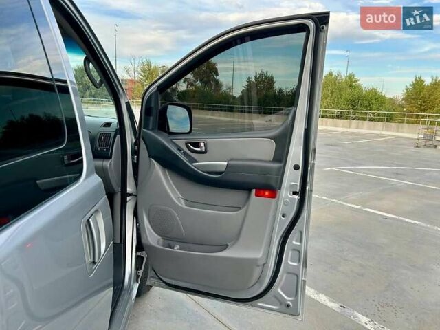 Сірий Хендай Гранд Старекс, об'ємом двигуна 2.5 л та пробігом 161 тис. км за 21900 $, фото 31 на Automoto.ua