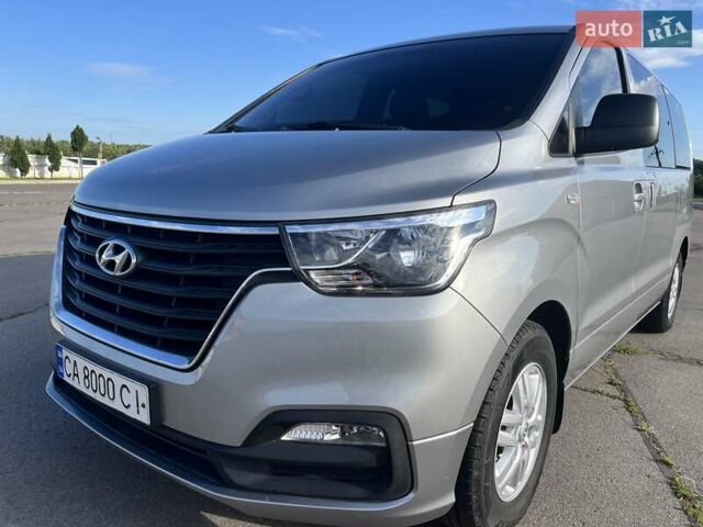Сірий Хендай Гранд Старекс, об'ємом двигуна 2.5 л та пробігом 68 тис. км за 22900 $, фото 14 на Automoto.ua