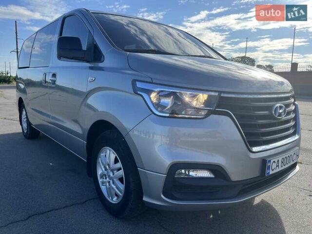 Сірий Хендай Гранд Старекс, об'ємом двигуна 2.5 л та пробігом 68 тис. км за 22900 $, фото 1 на Automoto.ua