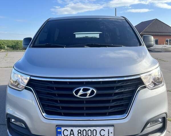 Сірий Хендай Гранд Старекс, об'ємом двигуна 2.5 л та пробігом 68 тис. км за 22900 $, фото 3 на Automoto.ua