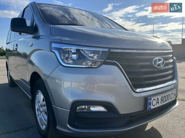 Сірий Хендай Гранд Старекс, об'ємом двигуна 2.5 л та пробігом 68 тис. км за 22900 $, фото 13 на Automoto.ua