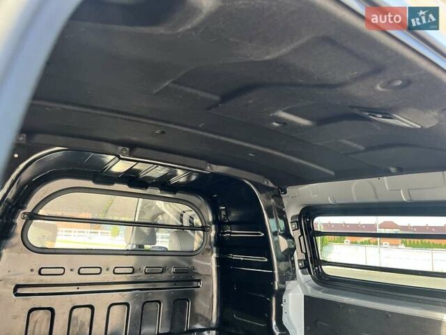 Сірий Хендай Гранд Старекс, об'ємом двигуна 2.5 л та пробігом 68 тис. км за 22900 $, фото 30 на Automoto.ua