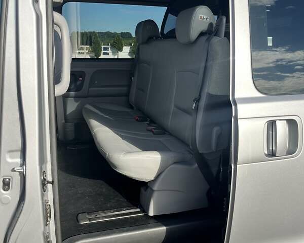 Сірий Хендай Гранд Старекс, об'ємом двигуна 2.5 л та пробігом 68 тис. км за 22900 $, фото 26 на Automoto.ua