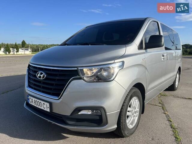 Сірий Хендай Гранд Старекс, об'ємом двигуна 2.5 л та пробігом 68 тис. км за 22900 $, фото 2 на Automoto.ua