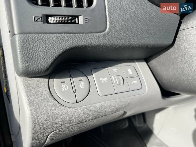 Сірий Хендай Гранд Старекс, об'ємом двигуна 2.5 л та пробігом 68 тис. км за 22900 $, фото 21 на Automoto.ua