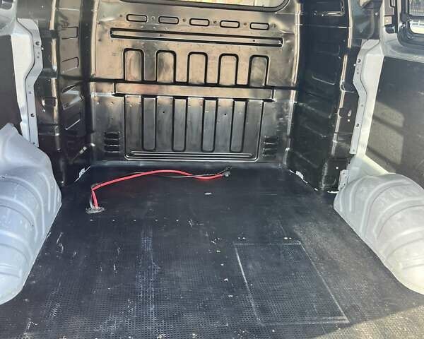 Сірий Хендай Гранд Старекс, об'ємом двигуна 2.5 л та пробігом 68 тис. км за 22900 $, фото 32 на Automoto.ua