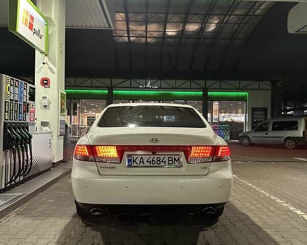 Білий Хендай Грандер, об'ємом двигуна 3.34 л та пробігом 218 тис. км за 6200 $, фото 4 на Automoto.ua