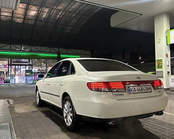 Білий Хендай Грандер, об'ємом двигуна 3.34 л та пробігом 218 тис. км за 6200 $, фото 6 на Automoto.ua