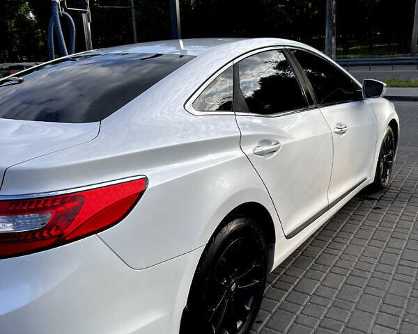 Белый Хендай Грандер, объемом двигателя 3 л и пробегом 222 тыс. км за 12500 $, фото 4 на Automoto.ua