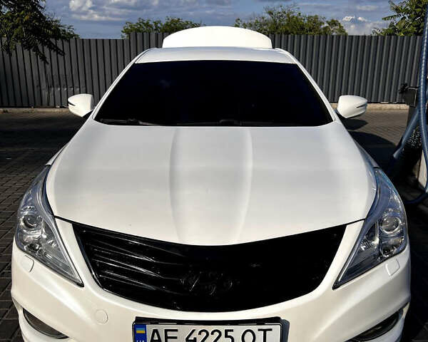 Белый Хендай Грандер, объемом двигателя 3 л и пробегом 222 тыс. км за 12500 $, фото 1 на Automoto.ua