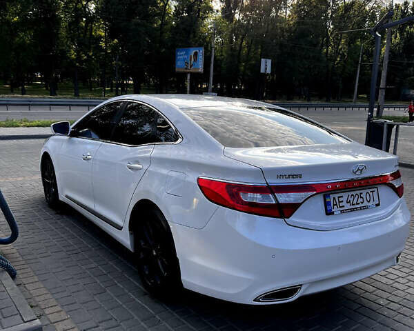 Белый Хендай Грандер, объемом двигателя 3 л и пробегом 222 тыс. км за 12500 $, фото 2 на Automoto.ua