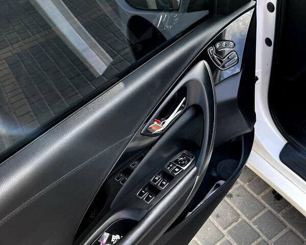 Белый Хендай Грандер, объемом двигателя 3 л и пробегом 222 тыс. км за 12500 $, фото 16 на Automoto.ua