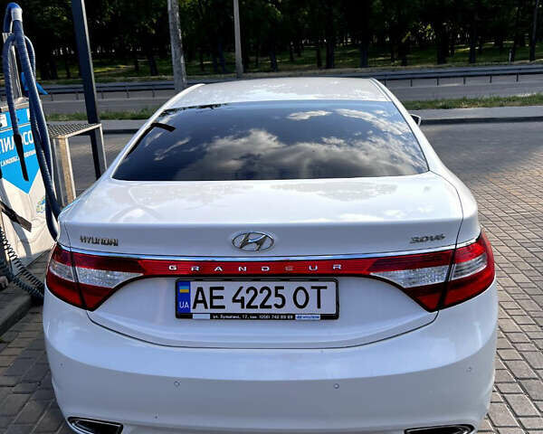 Белый Хендай Грандер, объемом двигателя 3 л и пробегом 222 тыс. км за 12500 $, фото 3 на Automoto.ua